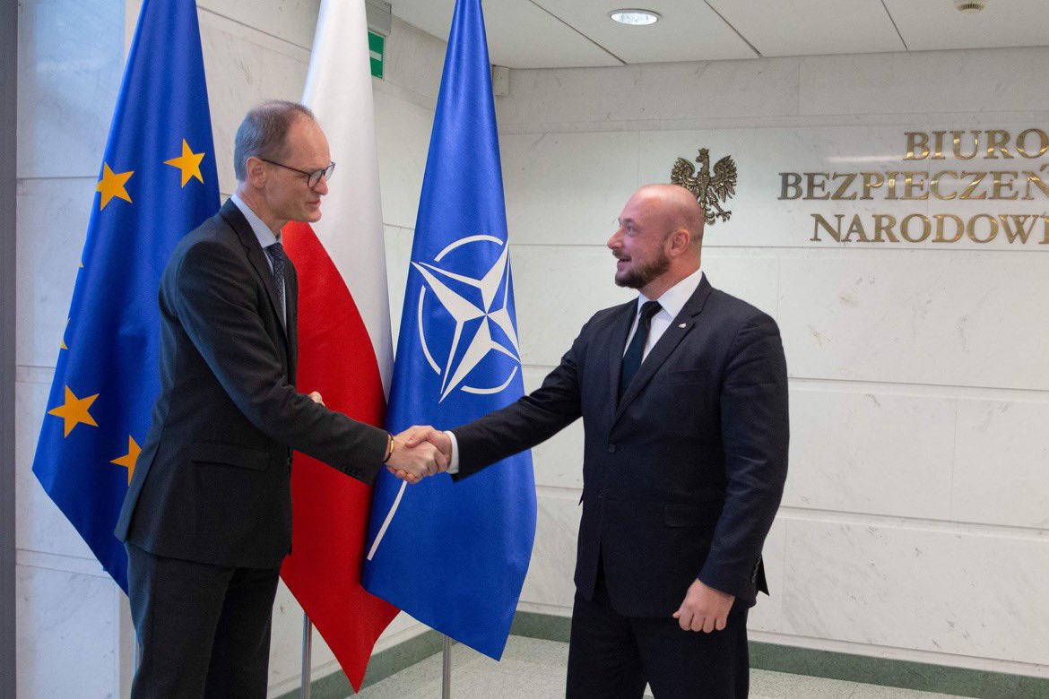 The head of BBN @JacekSiewiera received @Amb_Niemiec today. The talks focused on increasing the security of the eastern flank and supporting Ukraine. The head of the BBN also announced that President @AndrzejDuda appreciates the German offer to strengthen the security of the Polish airspace with Patriot systems