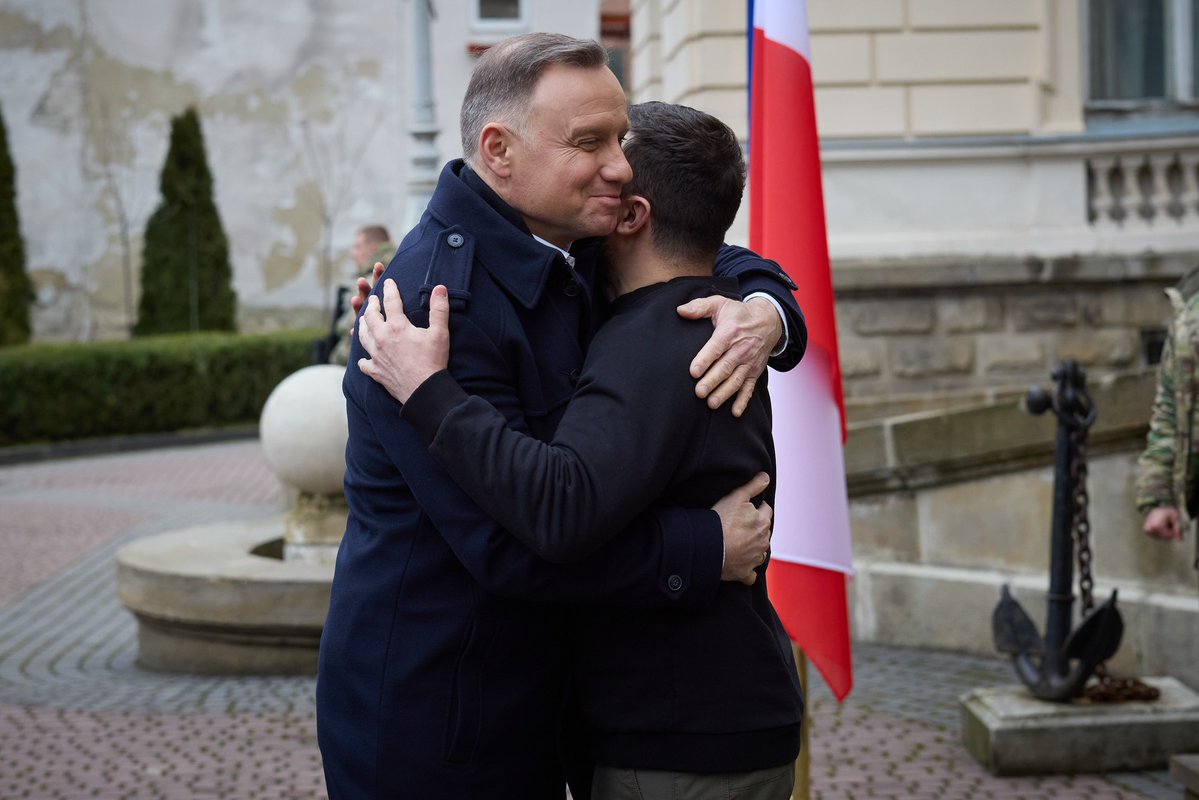 Präsident der Ukraine @ZelenskyyUa: Seit den ersten Tagen der großangelegten Invasion haben wir die Unterstützung unserer Brudervölker Polen und Litauen gespürt. Ich danke Andrzej Duda und Gitanas Nausėda für ihren Besuch. Danke, dass Sie unseren Leuten helfen