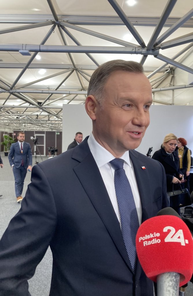 Polens Präsident @andrzejduda: Ich habe gestern in Davos mit US-Kongressabgeordneten gesprochen, und während dieser Gespräche kam mehrmals der „Abrams-Faden für die Ukraine zur Sprache. Die Tatsache, dass Medien dieses Thema aufgreifen, tun sie nicht zu Unrecht, weil Politiker auch darüber sprechen
