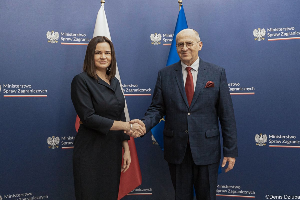 Polish FM @RauZbigniew met Swiatłana @Tsihanouskaya today in Warsaw. During the conversation, Minister Rau emphasized the continuation of support for Belarusian democratic circles