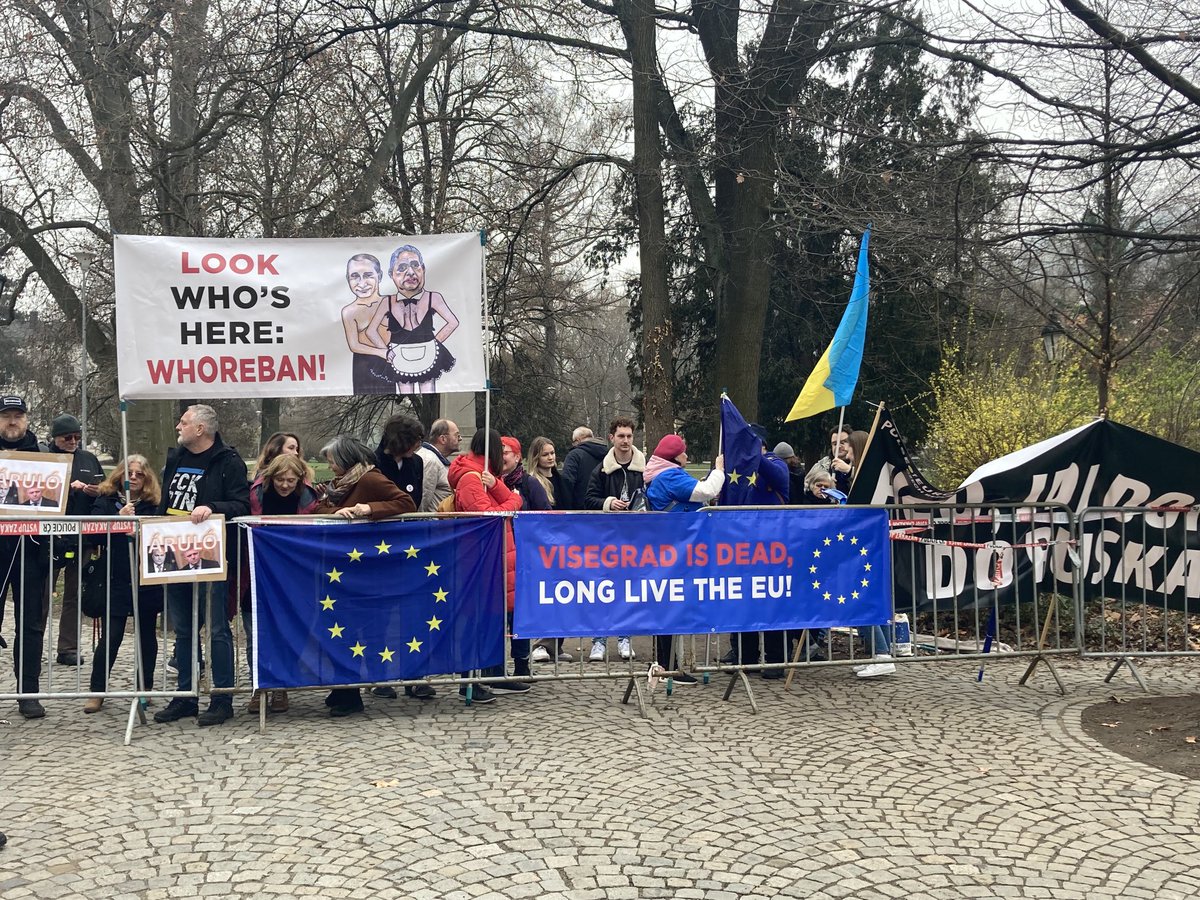 V4 prime ministers meeting in Prague today. Demonstrators already gathering outside