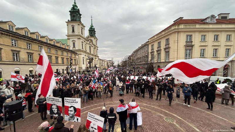 У Варшаві відбувся мітинг із засудженням фіктивних виборів у Білорусі