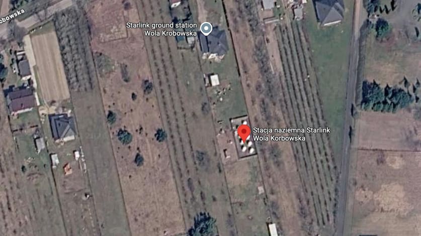 Incendie à la base Starlink dans la région de Masovie, en Pologne, mercredi soir. La station permet l'accès à Internet pour de vastes régions d'Europe de l'Est, notamment l'Ukraine. Les premières investigations suggèrent un possible acte de sabotage.